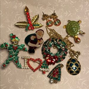 Festive Holiday Brooch Set with Santa and Wreath Christmas jewelry